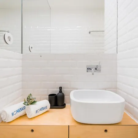 Apartamento Urban Retreat With Balcony, Bright And *