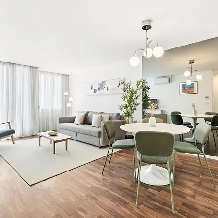 Urban Retreat With Balcony, Bright And Apartamento *