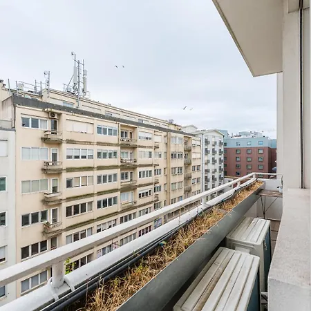 Urban Retreat With Balcony, Bright And