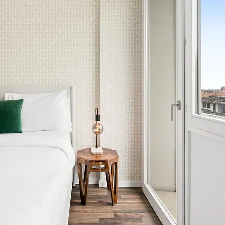 Urban Retreat With Balcony, Bright And * Oporto