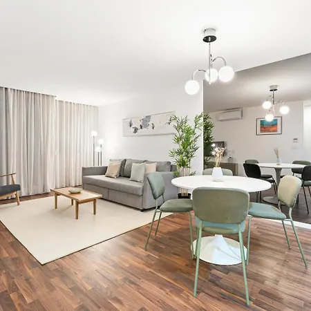 Apartamento Urban Retreat With Balcony, Bright And *