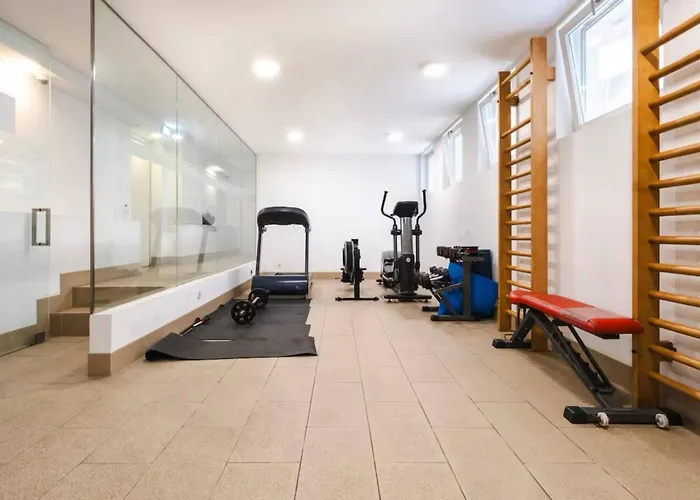 Apartman Urban Retreat With Balcony, Bright And