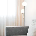 Urban Retreat With Balcony, Bright And شقة