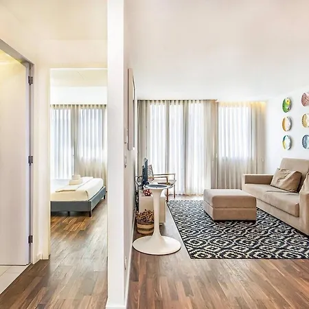 Urban Retreat With Balcony, Bright And * Порту