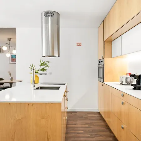 Apartament Urban Retreat With Balcony, Bright And Porto
