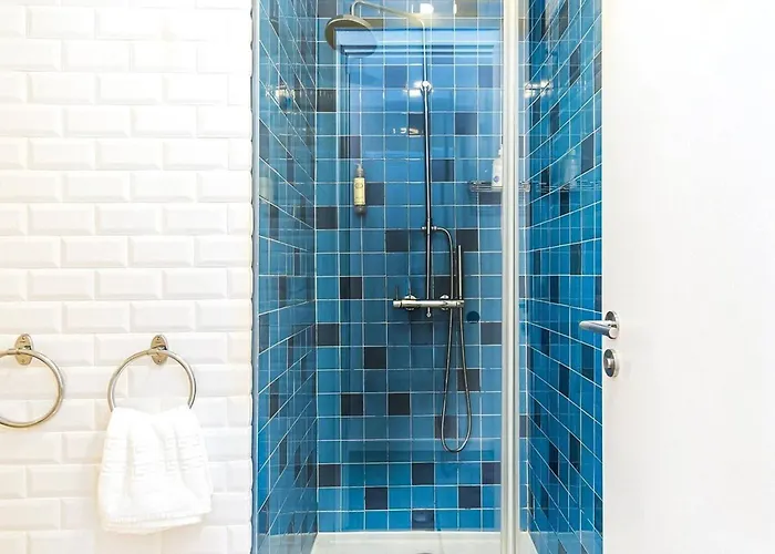 Urban Retreat With Balcony, Bright And * Πόρτο