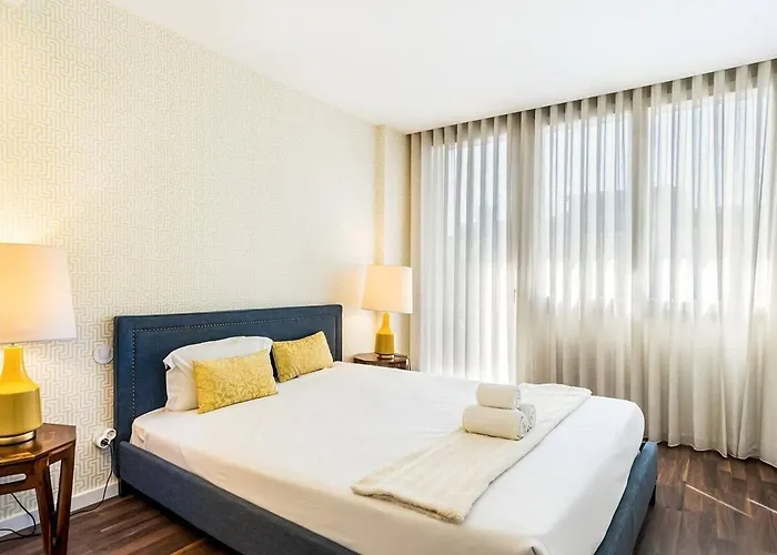 Urban Retreat With Balcony, Bright And *