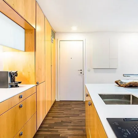 Urban Retreat With Balcony, Bright And *