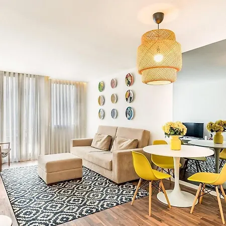Appartamento Urban Retreat With Balcony, Bright And Oporto