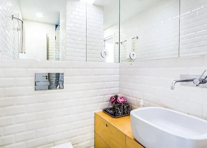 Appartamento Urban Retreat With Balcony, Bright And *