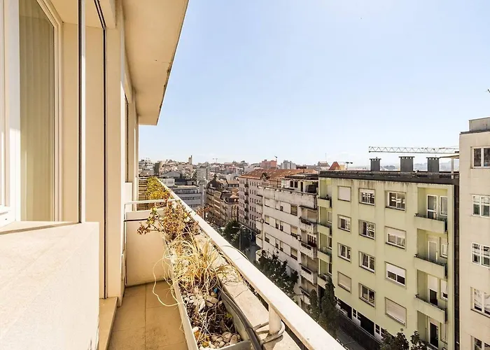Urban Retreat With Balcony, Bright And Oporto