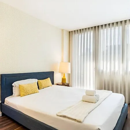 Urban Retreat With Balcony, Bright And *