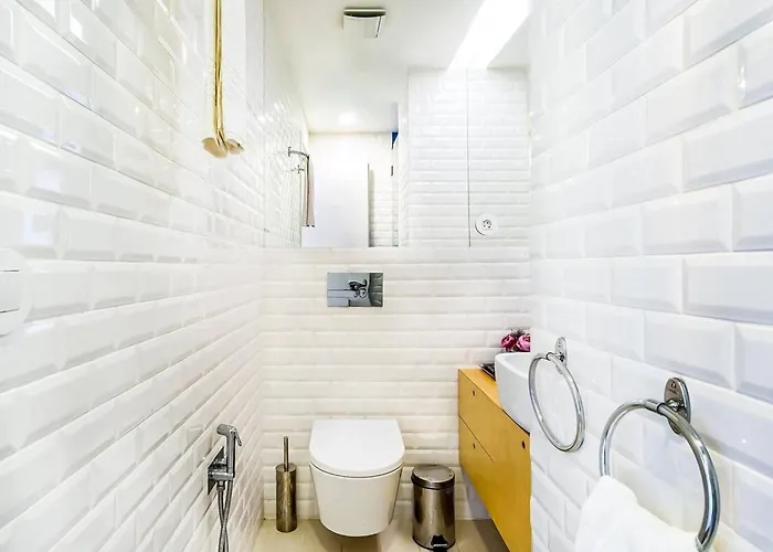 아파트 Urban Retreat With Balcony, Bright And